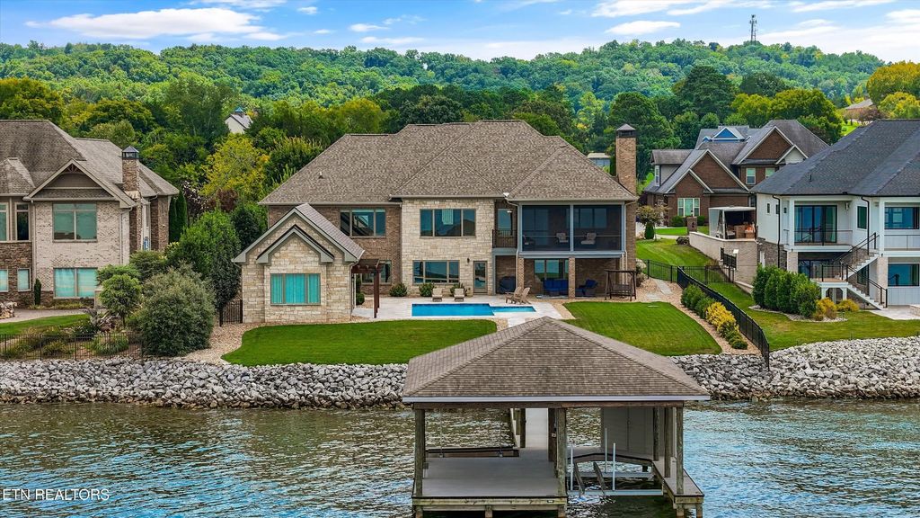 3738 Promontory Point, Louisville