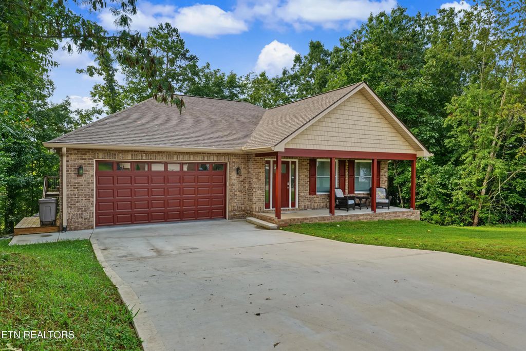 898 Hillside Lane, Lenoir City