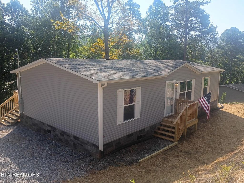 365 Michaels Way, Newport