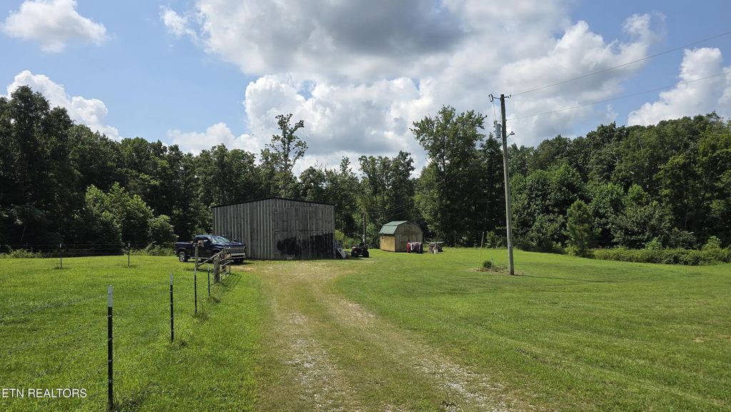 381 Grapevine Rd, Crossville