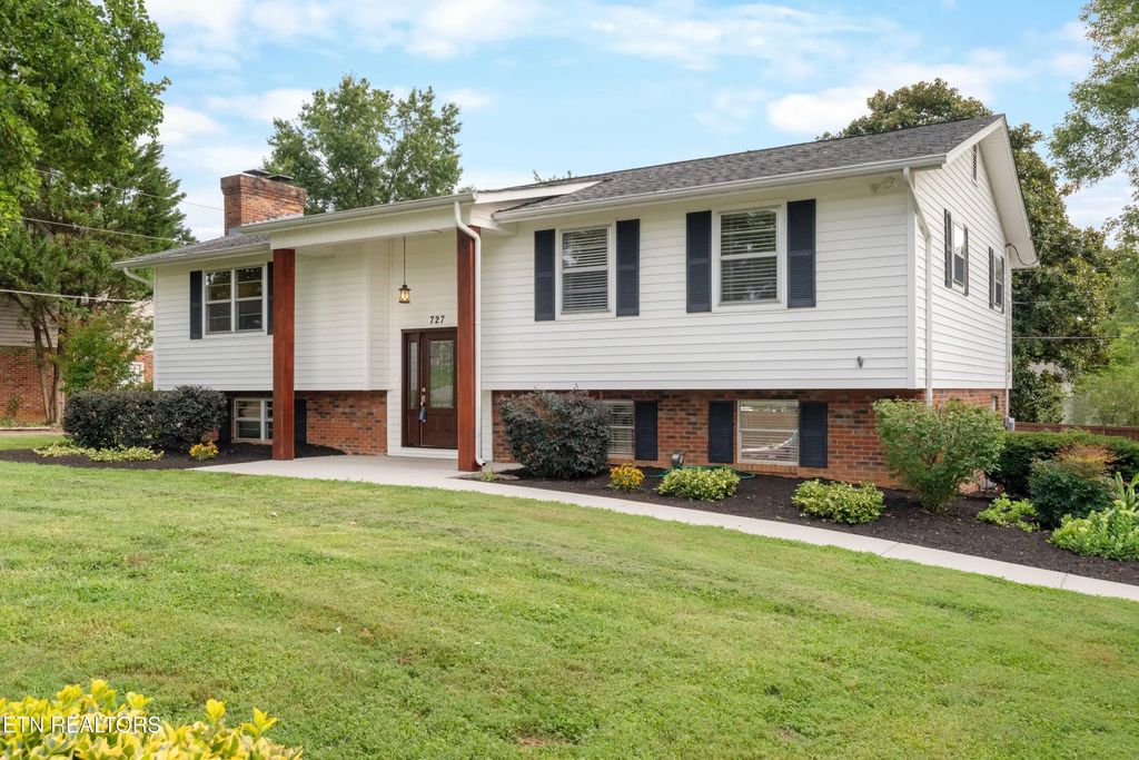 727 Morton Circle, Maryville