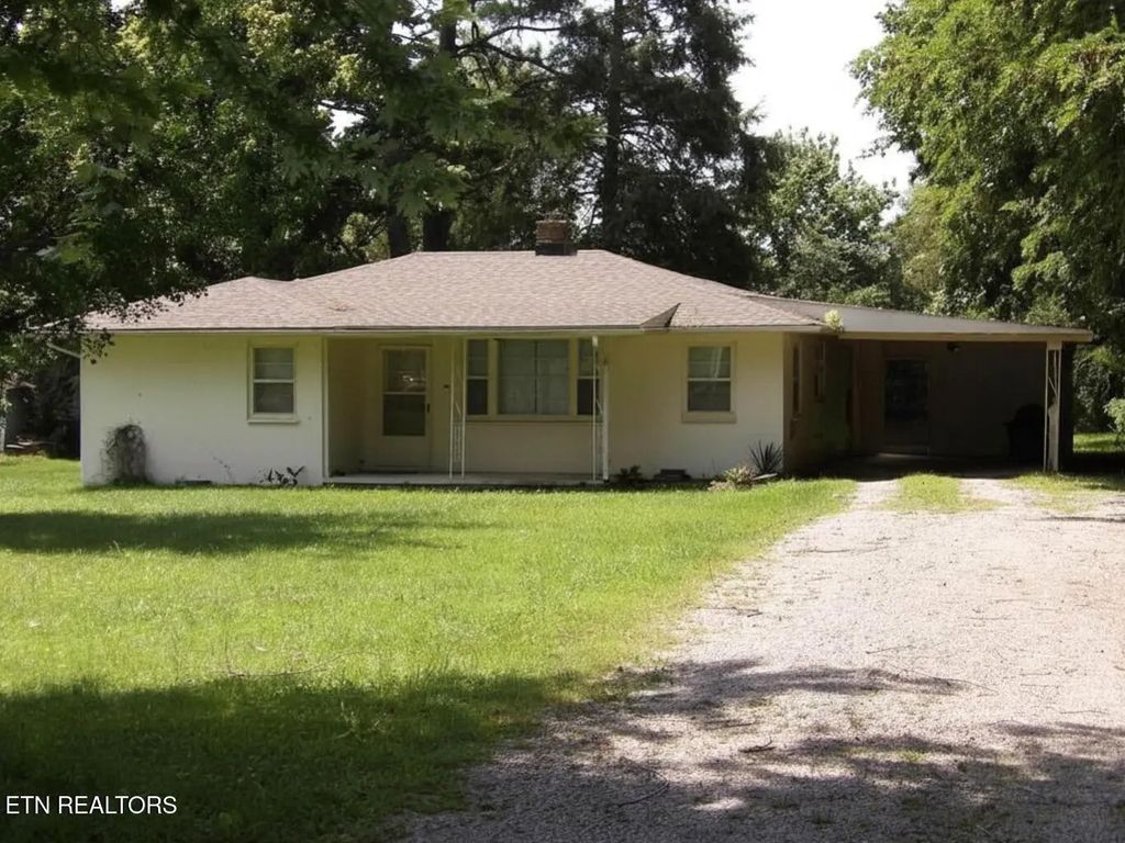 525 Woodlawn Rd, Crossville