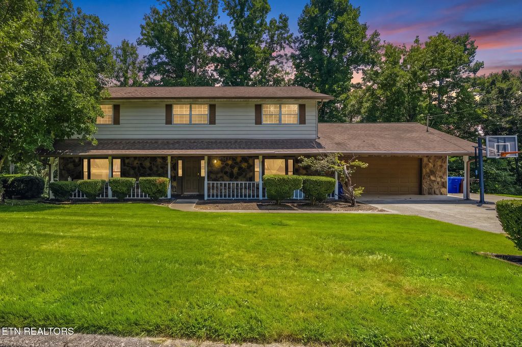 117 Garnet Lane, Oak Ridge