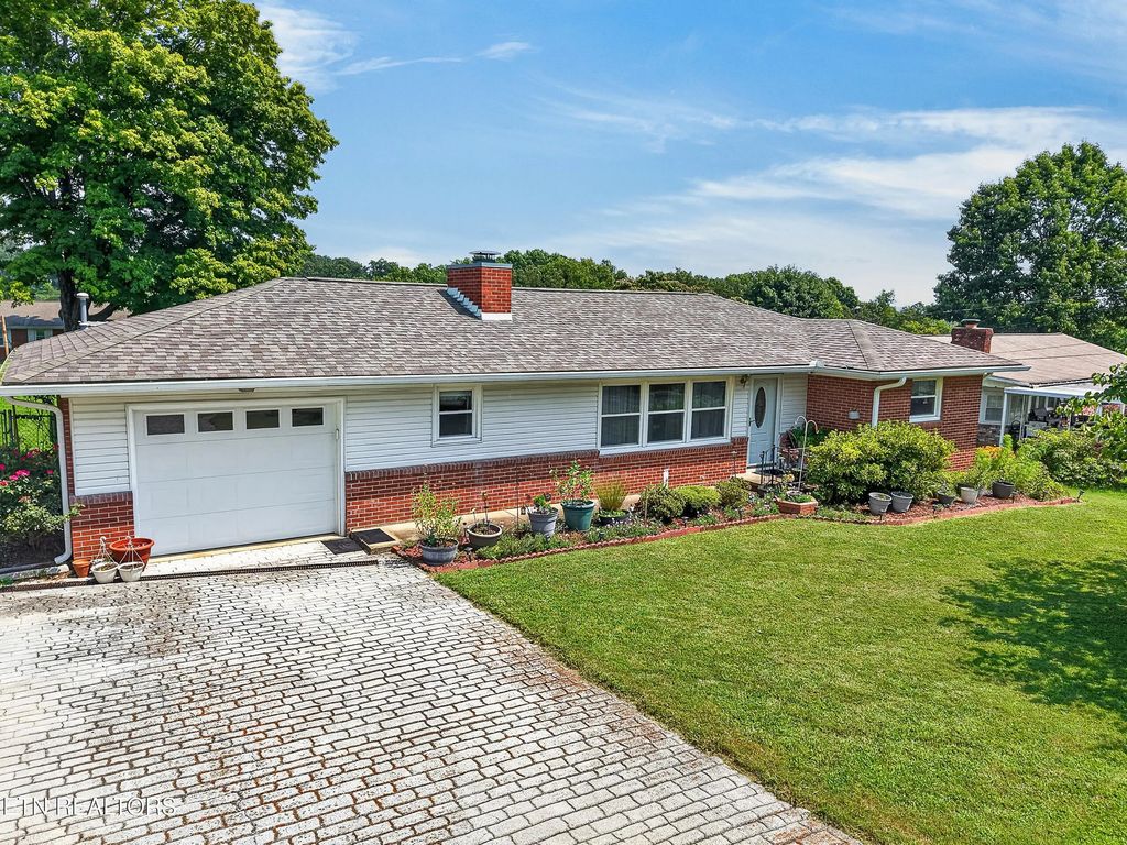 509 Scenic Drive, Clinton