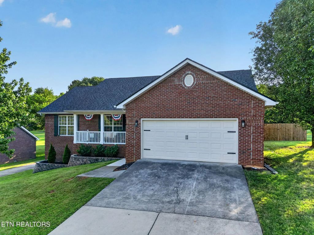 5652 J Riley West Drive, Greenback