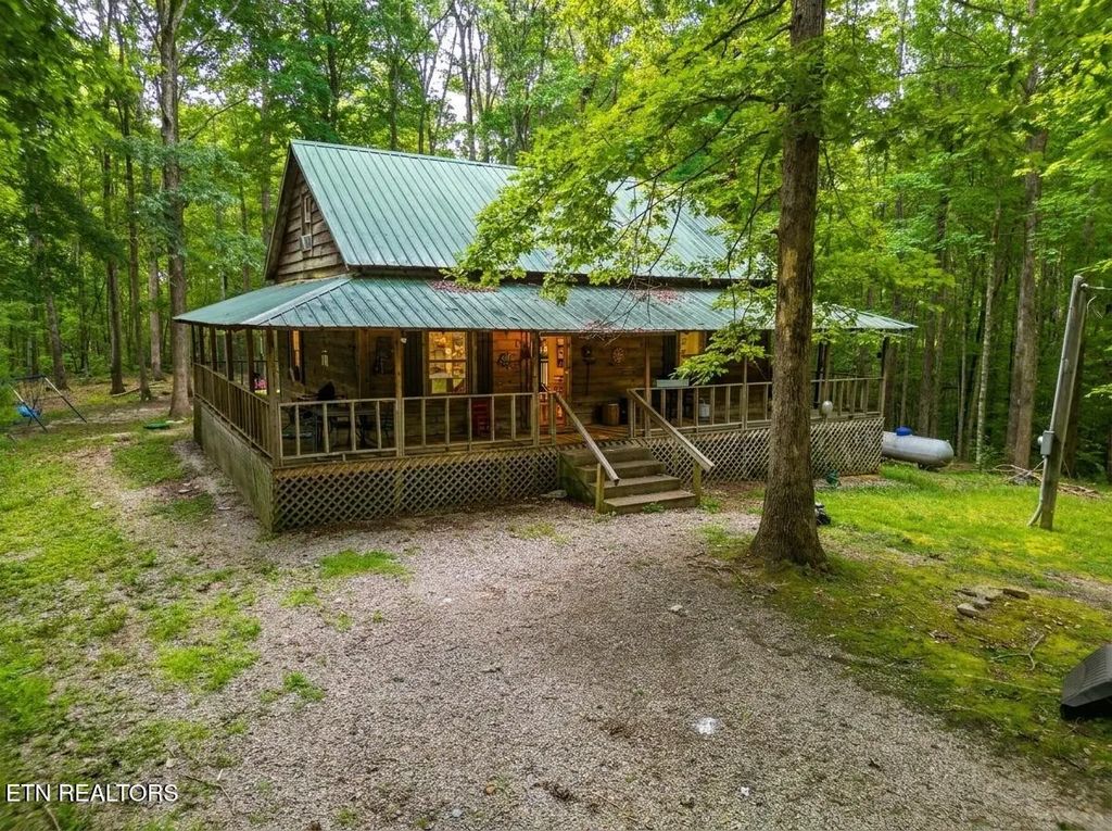 301 Joe Barnett Rd, Jamestown