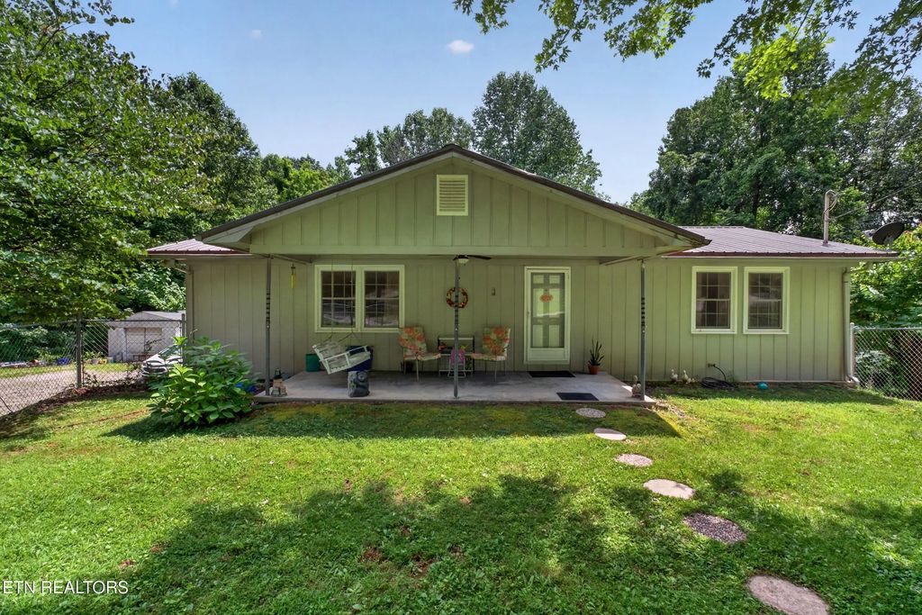 582 Spencer Drive, Spencer