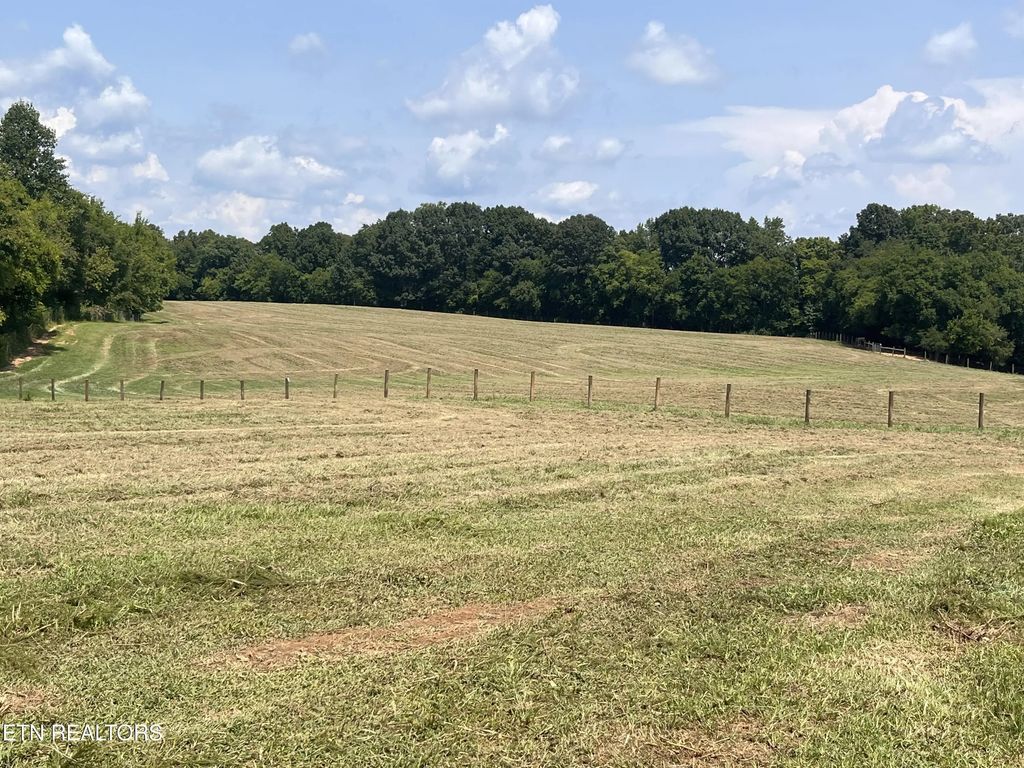 160 County Road 968, Delano