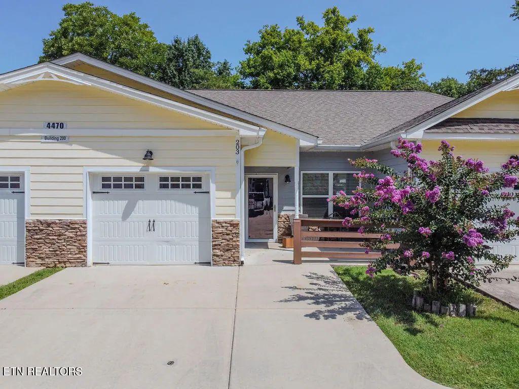 4470 Keith Street 203, Cleveland