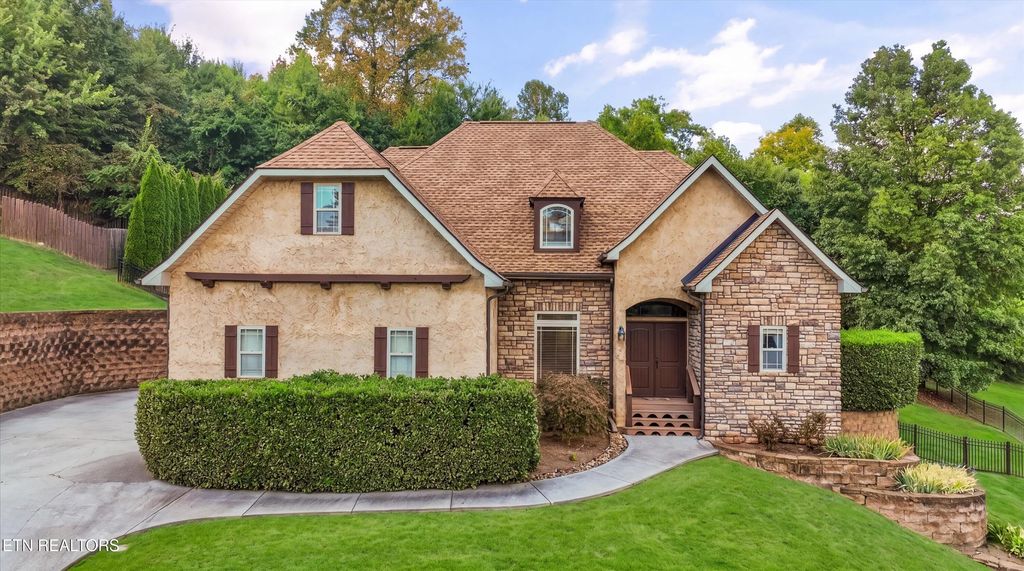 8121 Laurel Falls Lane, Knoxville