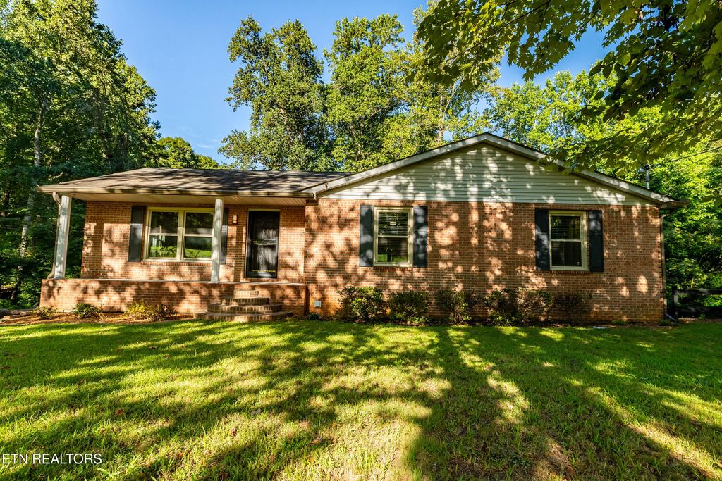 317 S Carter School Rd, Strawberry Plains