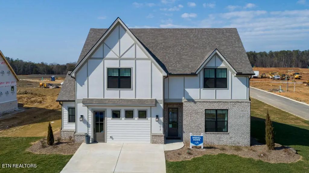 102 Clover Circle, Lenoir City