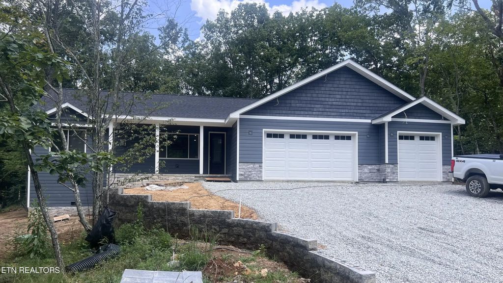 20 Rolling Green Court, Crossville