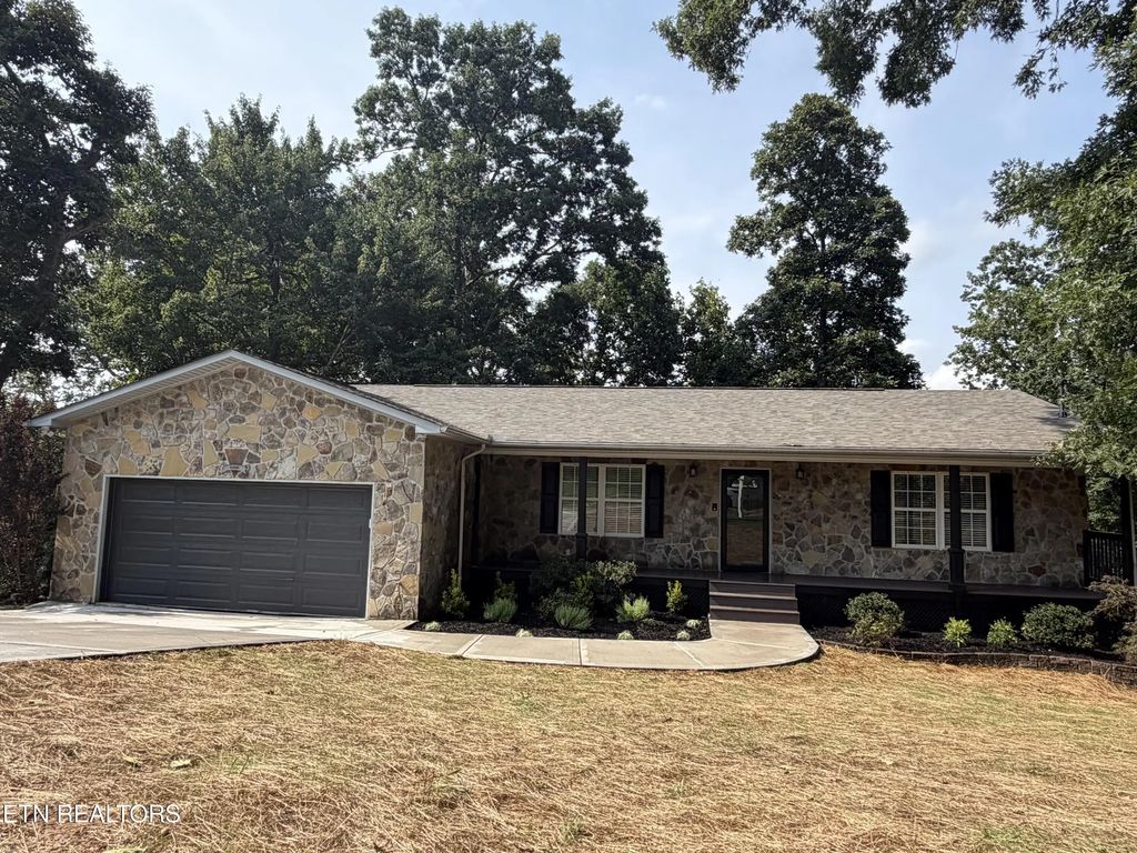 219 Scenic View Drive, Clinton