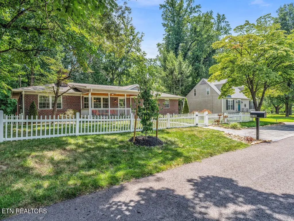 5728 Oak Rd, Knoxville