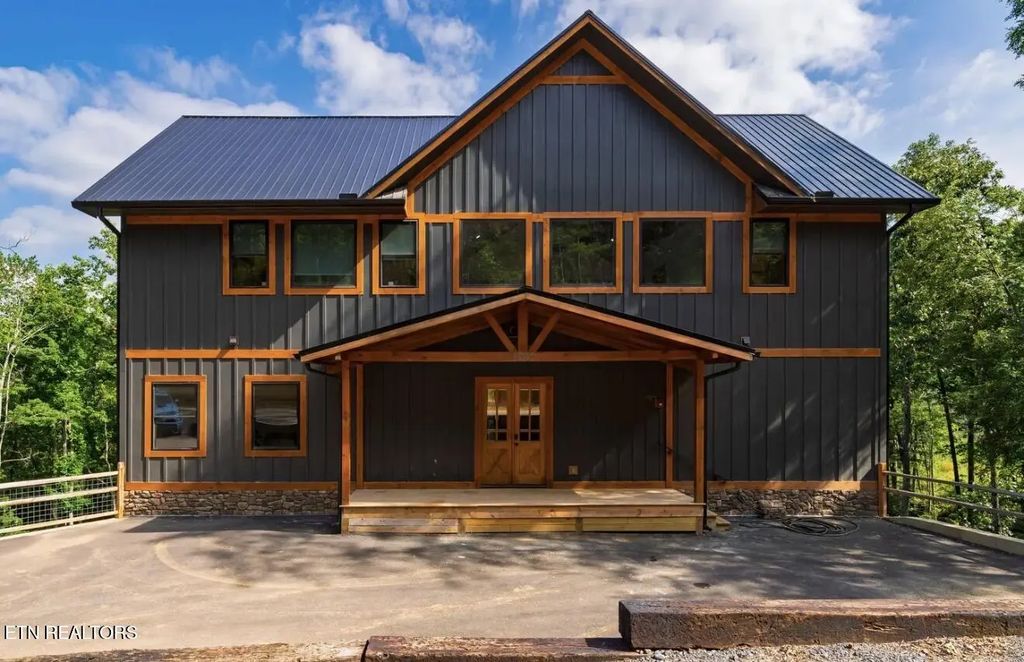 1950 Spurling Rd, Sevierville