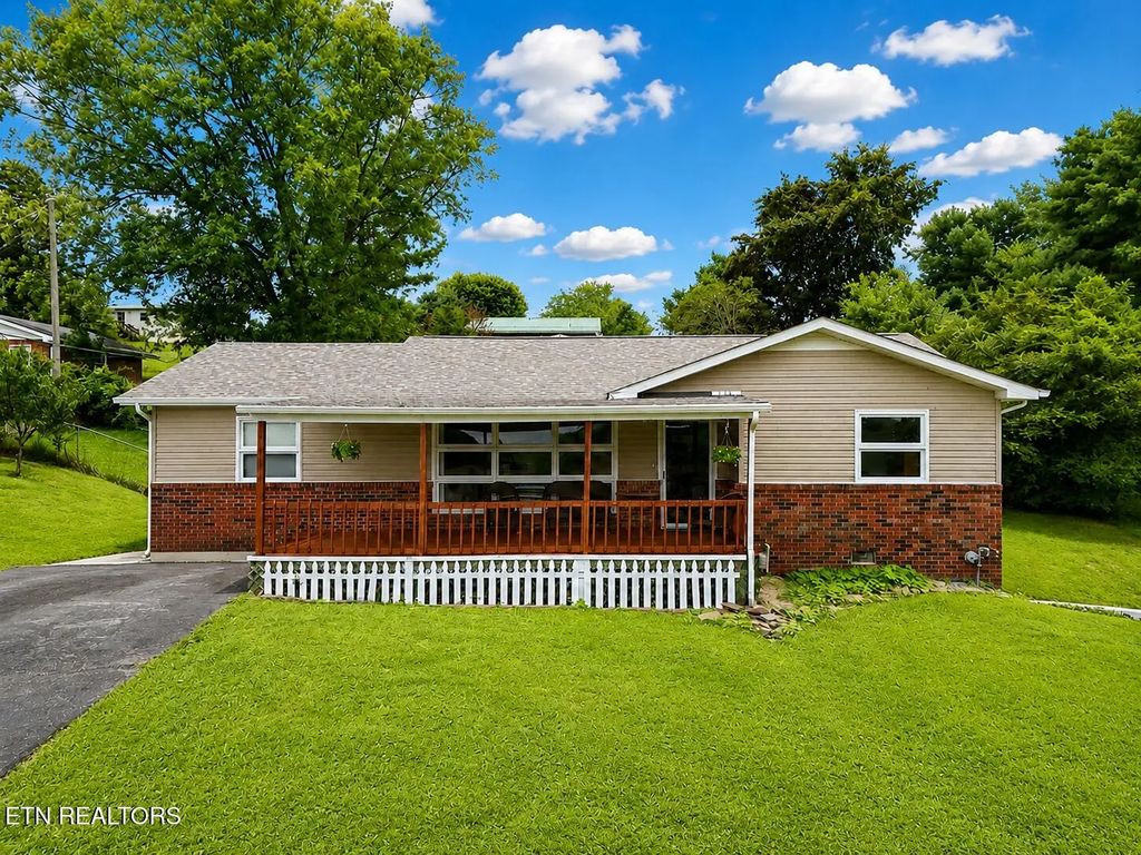 1633 Maple St, White Pine