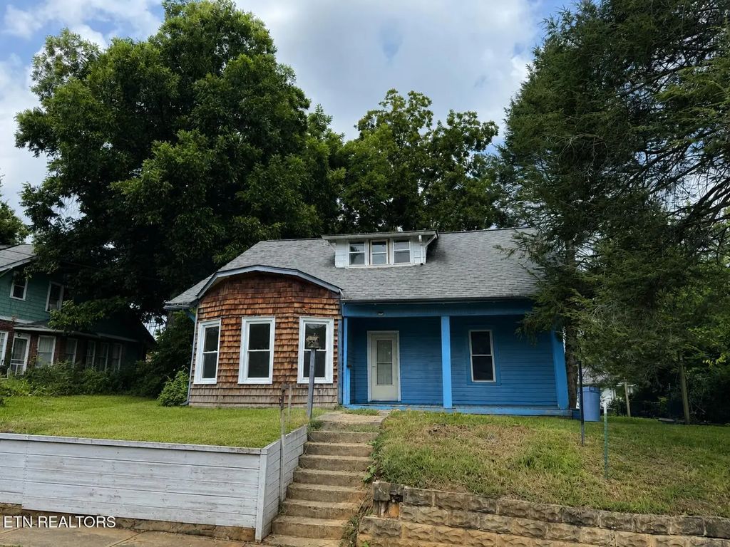 131 Lincoln Ave, Newport