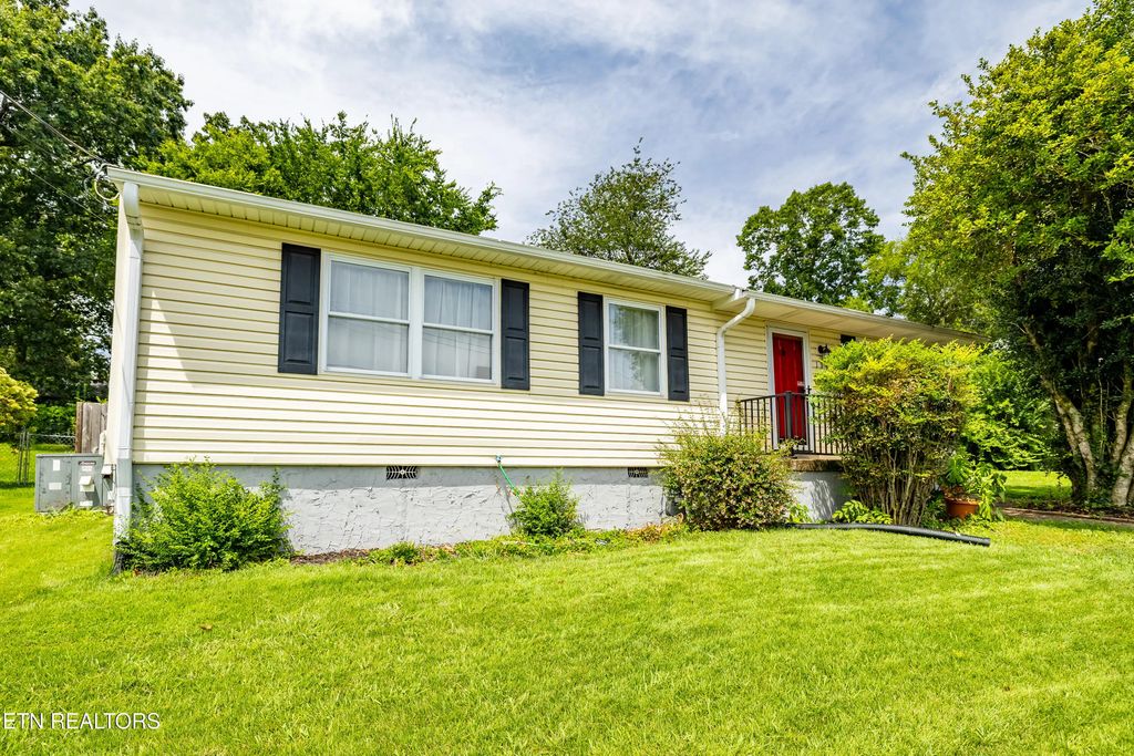 114 Aspen Lane, Oak Ridge