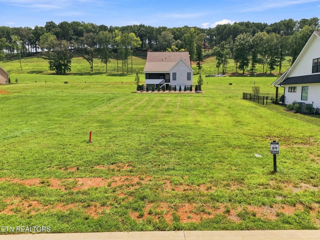 958 Black Bear Circle, Loudon