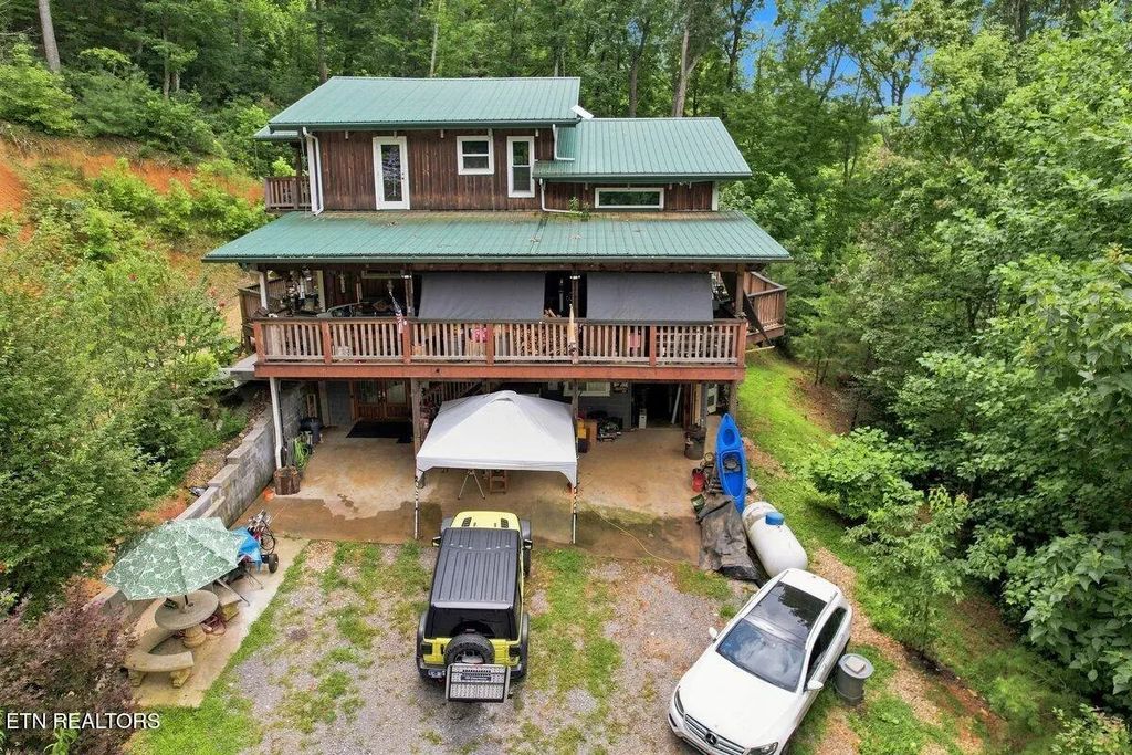 180 N Grand Country Drive, Cosby