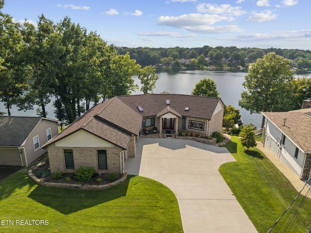220 Lakewood Drive, Crossville