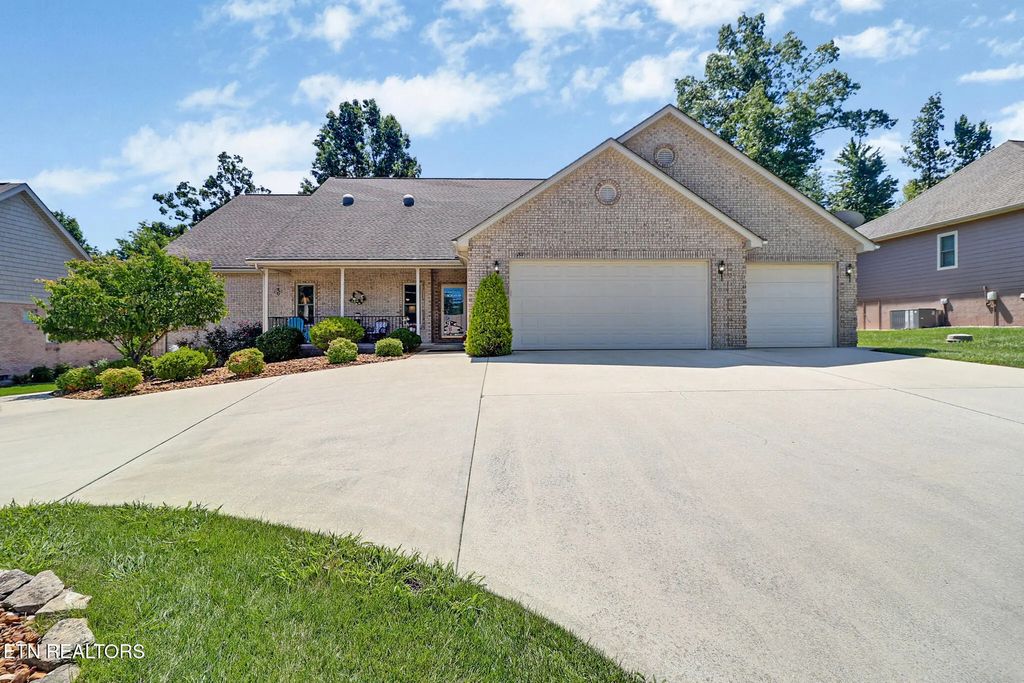 207 Forest Hill Drive, Crossville