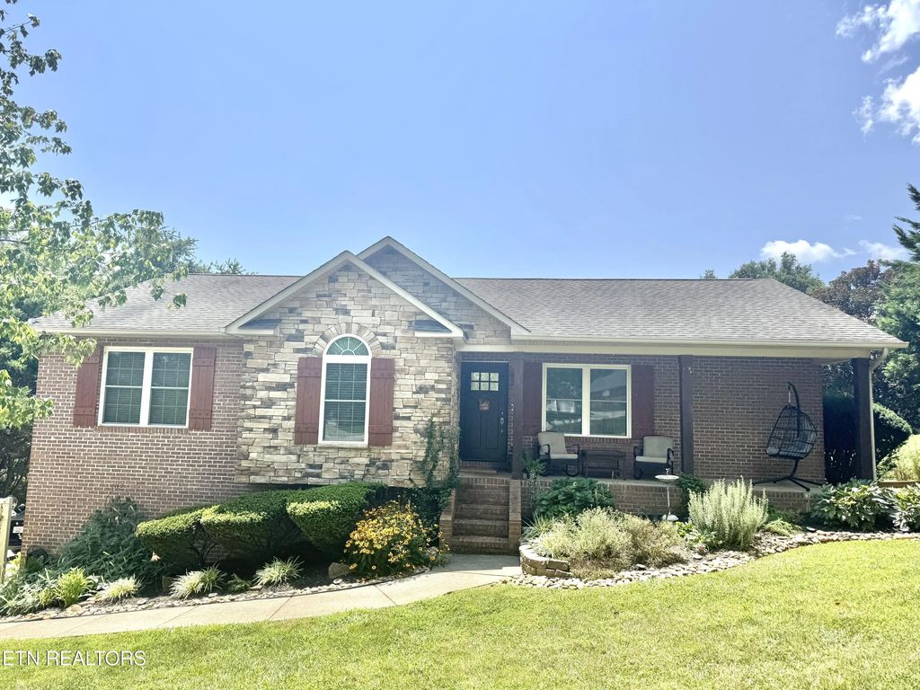 423 Hiddenbrook Lane, Maryville