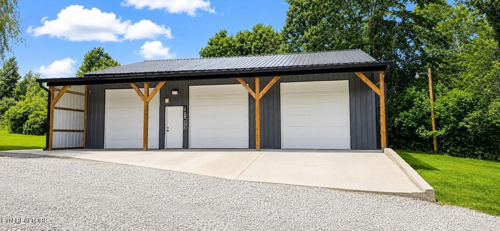 120 Bond Circle, Oneida