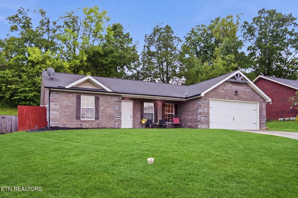 7676 Applecross Rd, Corryton