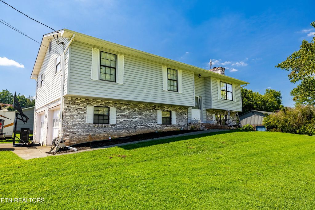 521 Deerfield Circle, Maryville