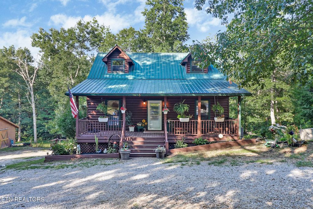 358 Red Oak Drive, Jamestown
