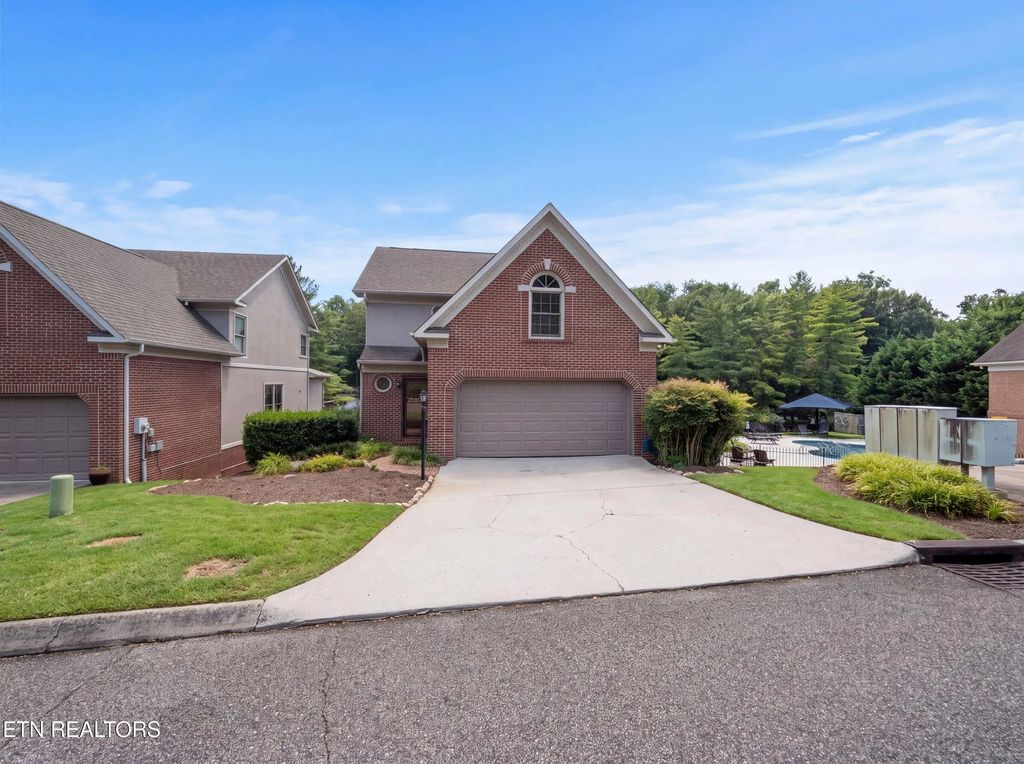 8542 Oxford Drive, Knoxville