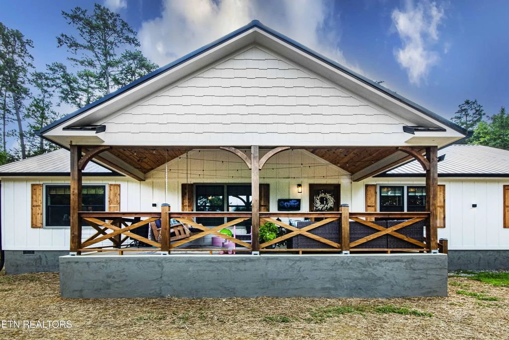462 Nursery Rd, Dandridge