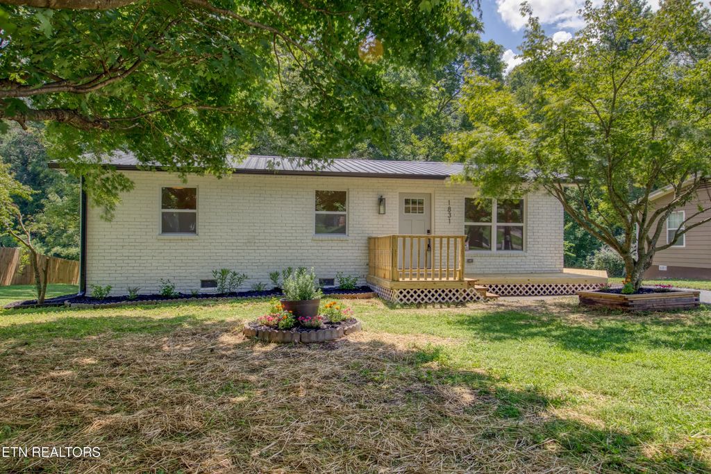 1831 Outer Drive, Lenoir City