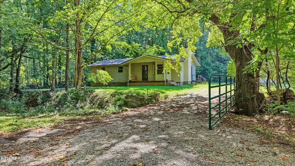 3889 Quarry Rd, Louisville