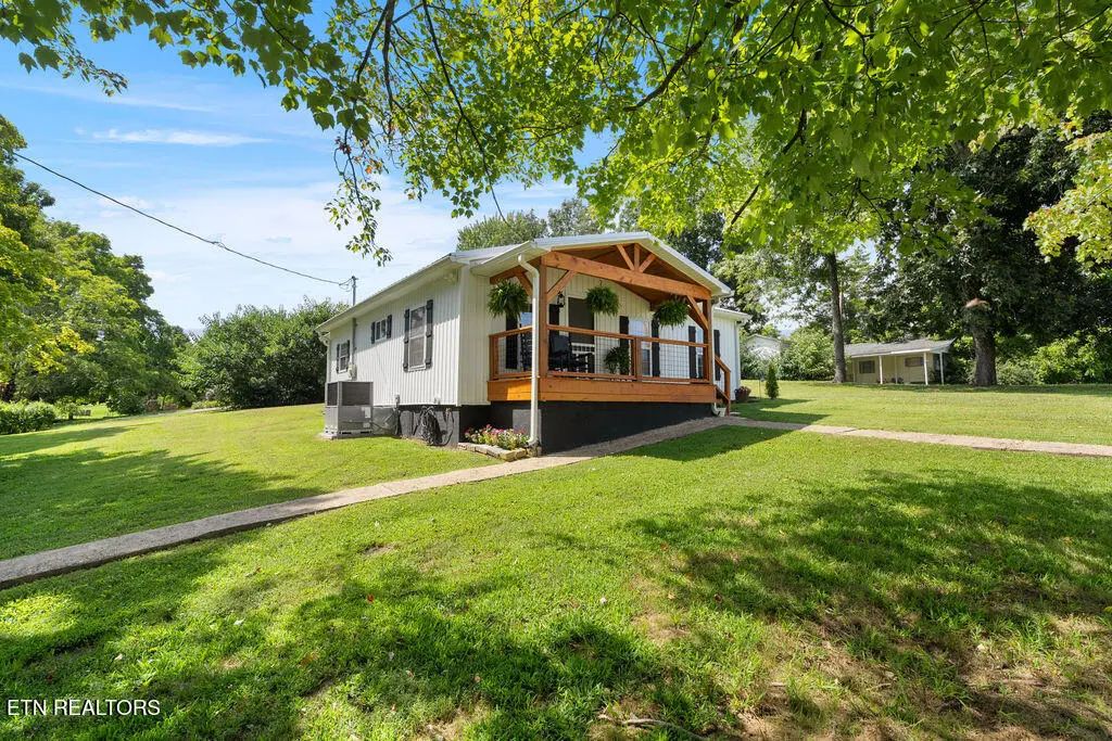 1215 Pine Top St, Lenoir City