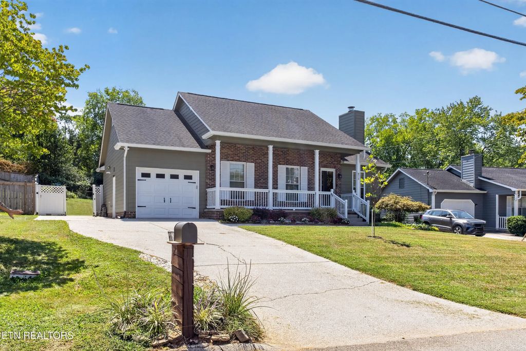 812 Summerdale Drive, Knoxville