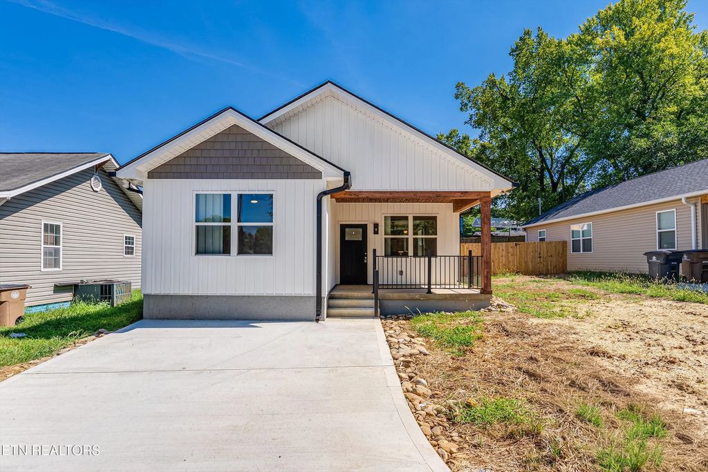 818 W Anderson Ave, Knoxville
