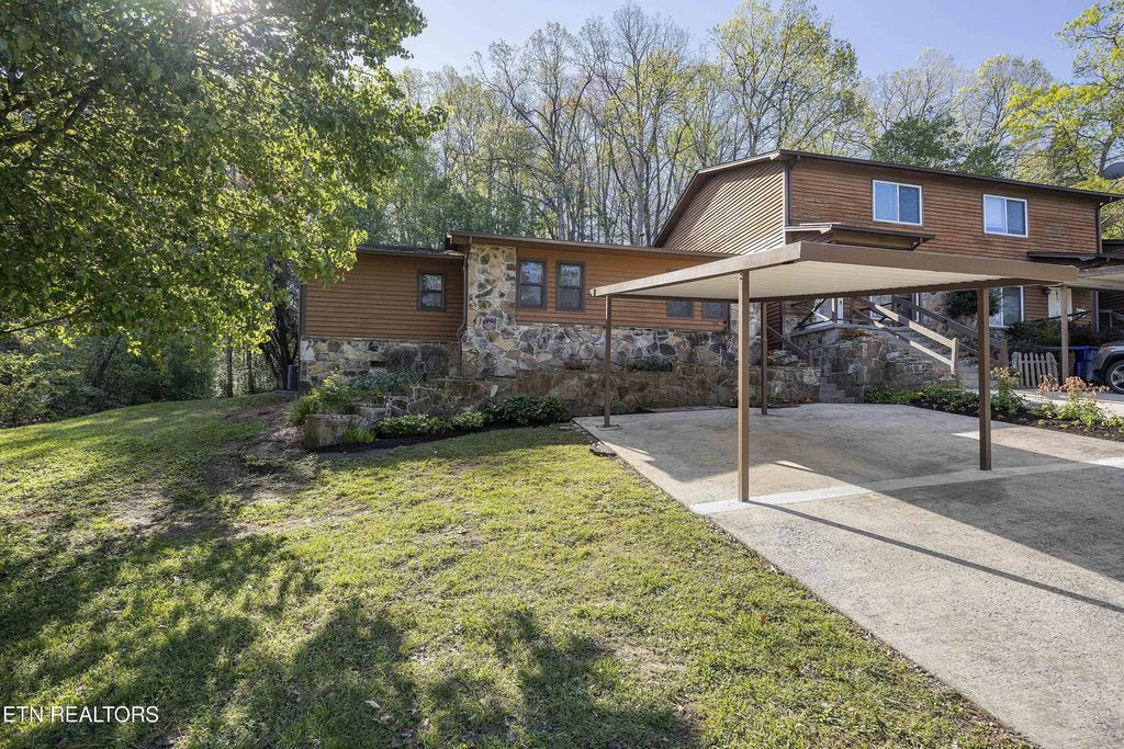 156 Hendrix Drive, Oak Ridge
