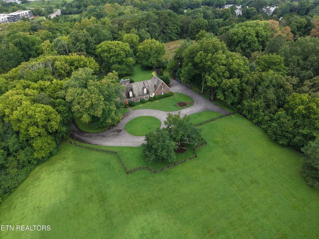 620 Walker Springs Rd, Knoxville