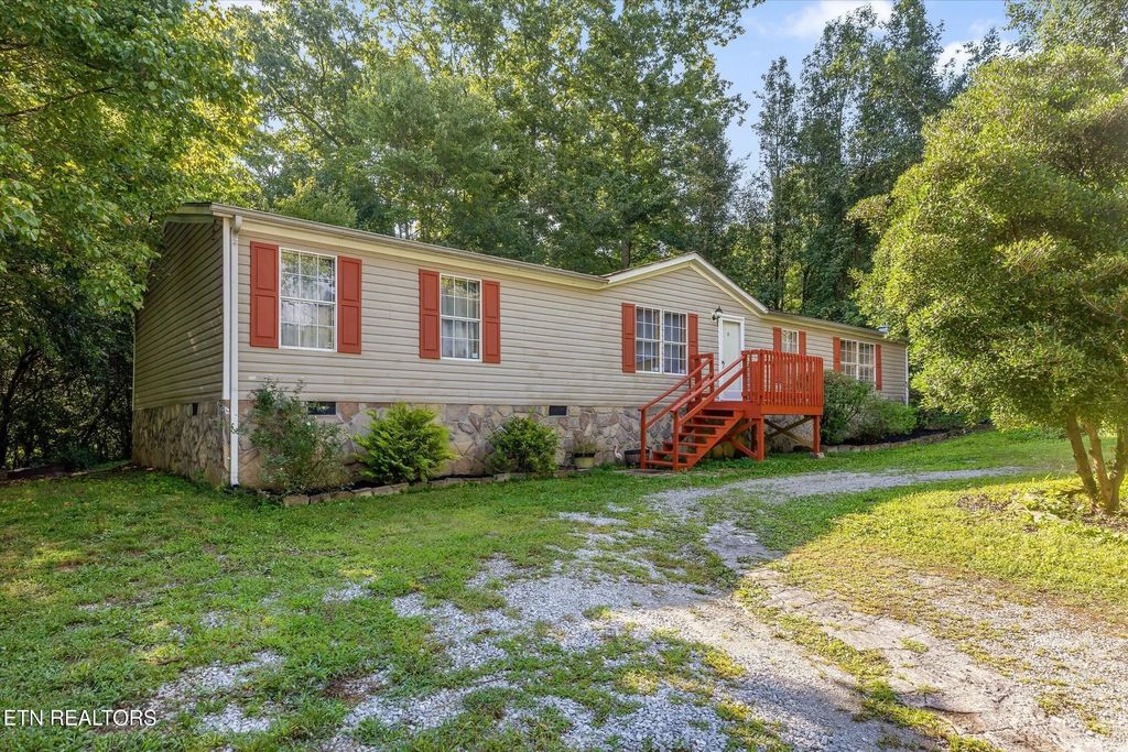 7452 Gates Rd, Hixson