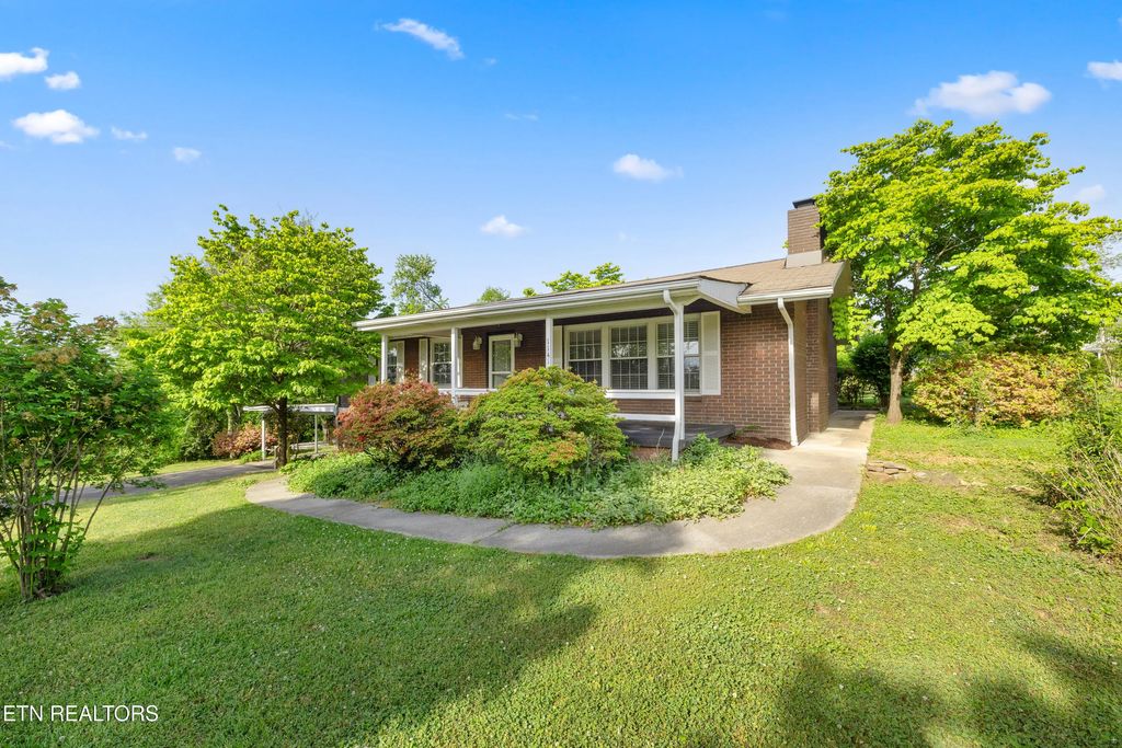 1141 Sanders Rd, Knoxville