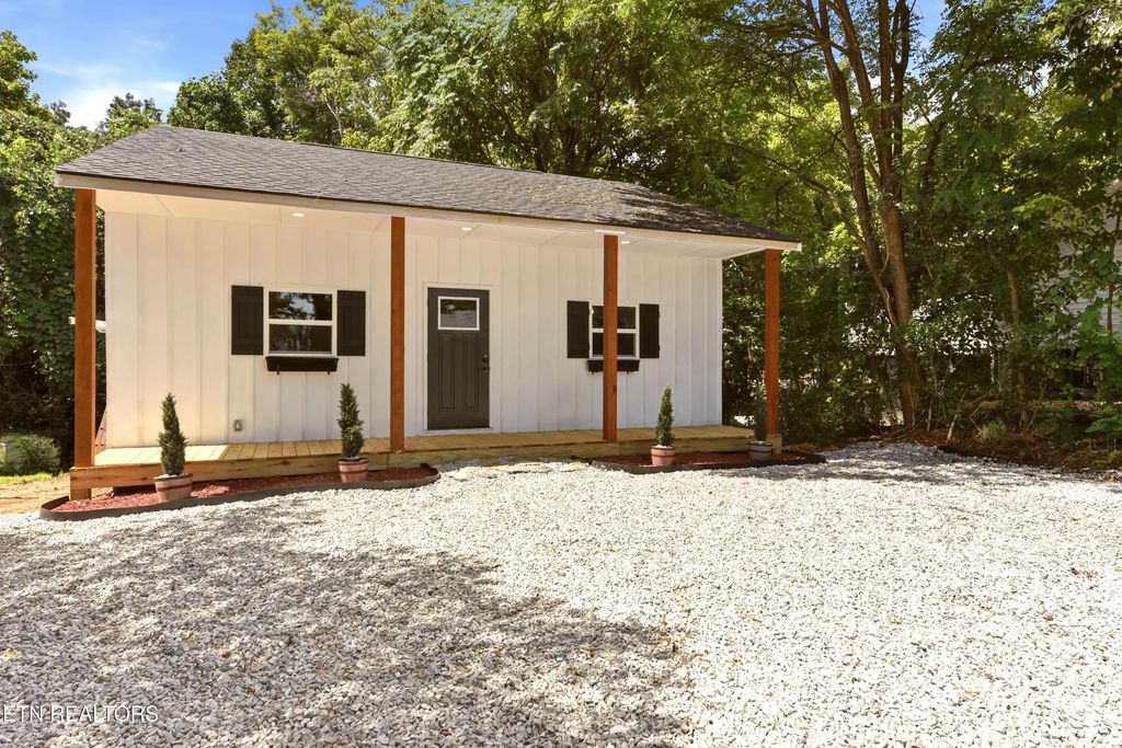 141 N Nevada Ave, LaFollette