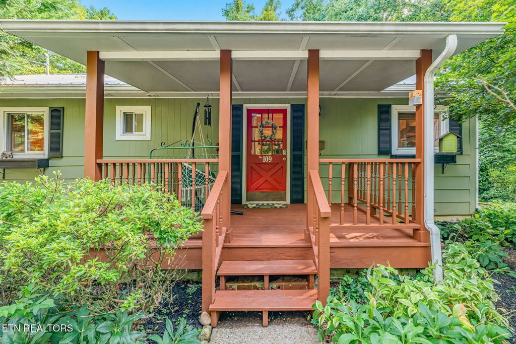 109 N Tampa Lane, Oak Ridge