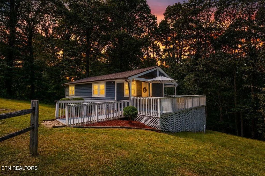 112 Posey Lane, Jacksboro