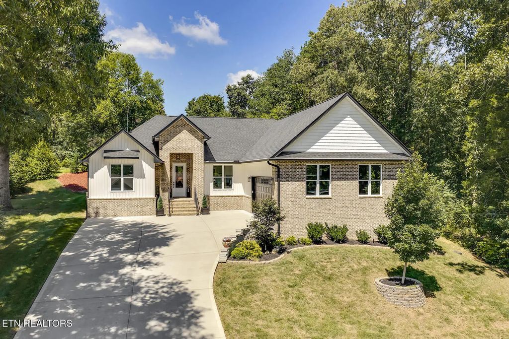 125 Daleyuhski Way, Loudon