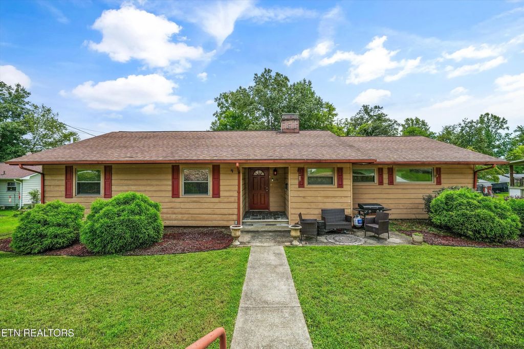 109 Cahill Lane, Oak Ridge