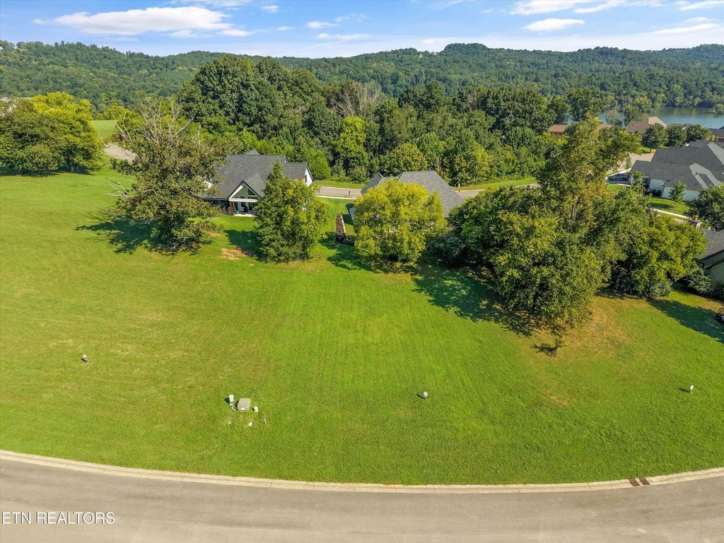 1520 Eagle Pt Drive, Loudon