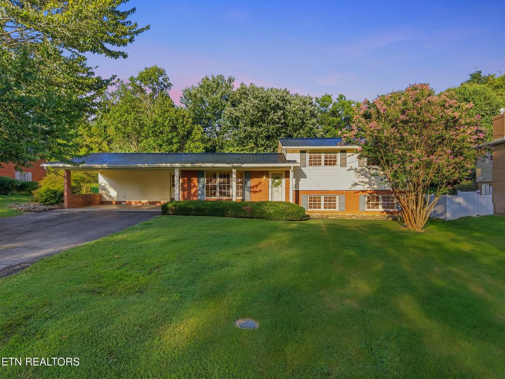 521 Oak St, Morristown
